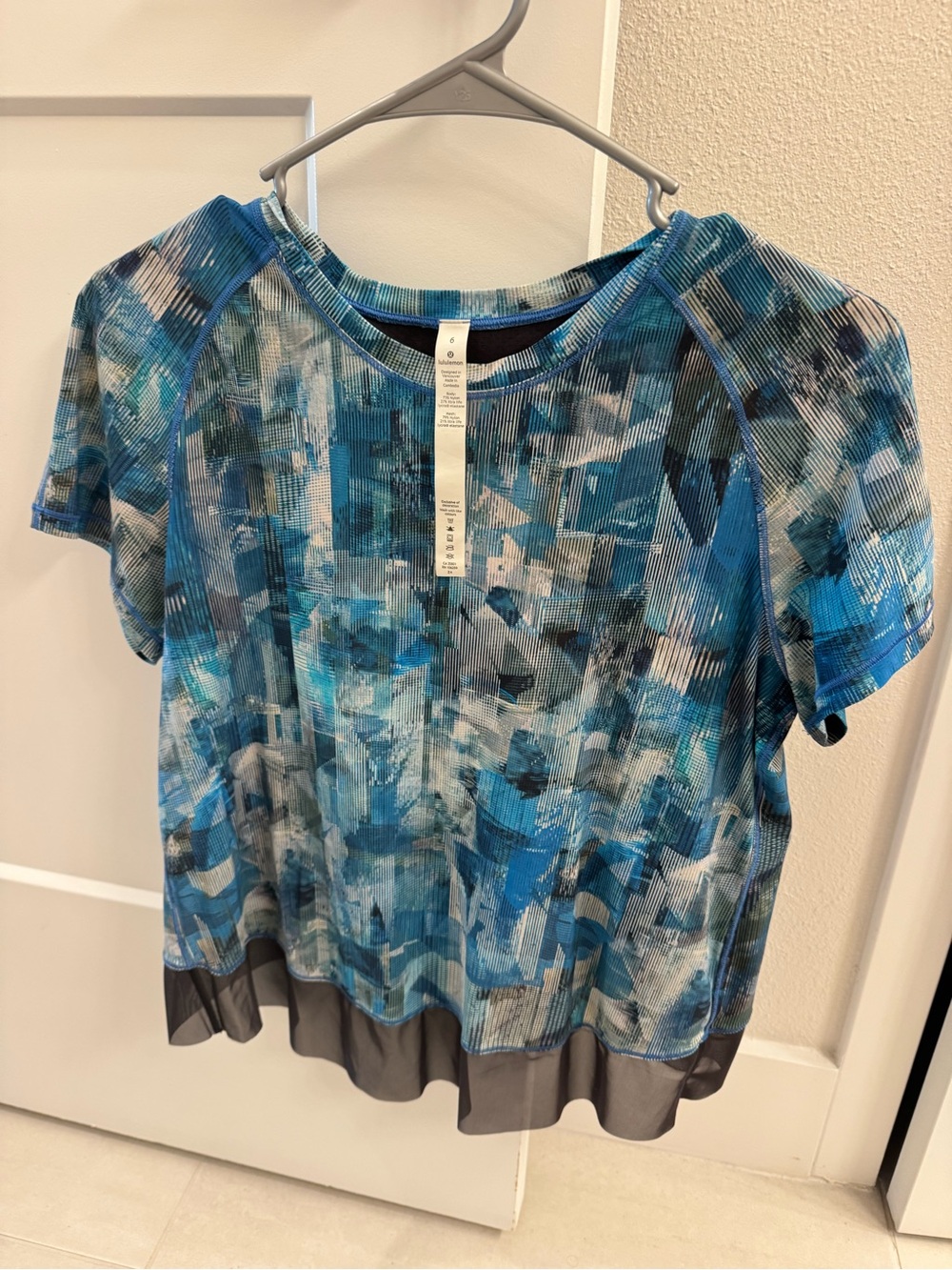 Lululemon Blue Abstract Print Mesh Back Short Sleeve Workout Top Size 6